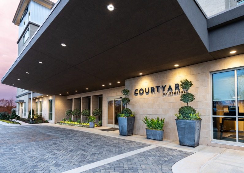 SR1_3491-feat SR feat